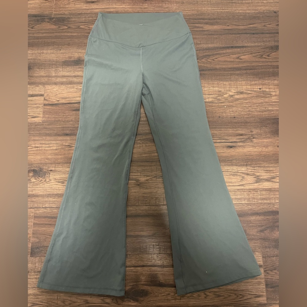 Crossover flare leggings